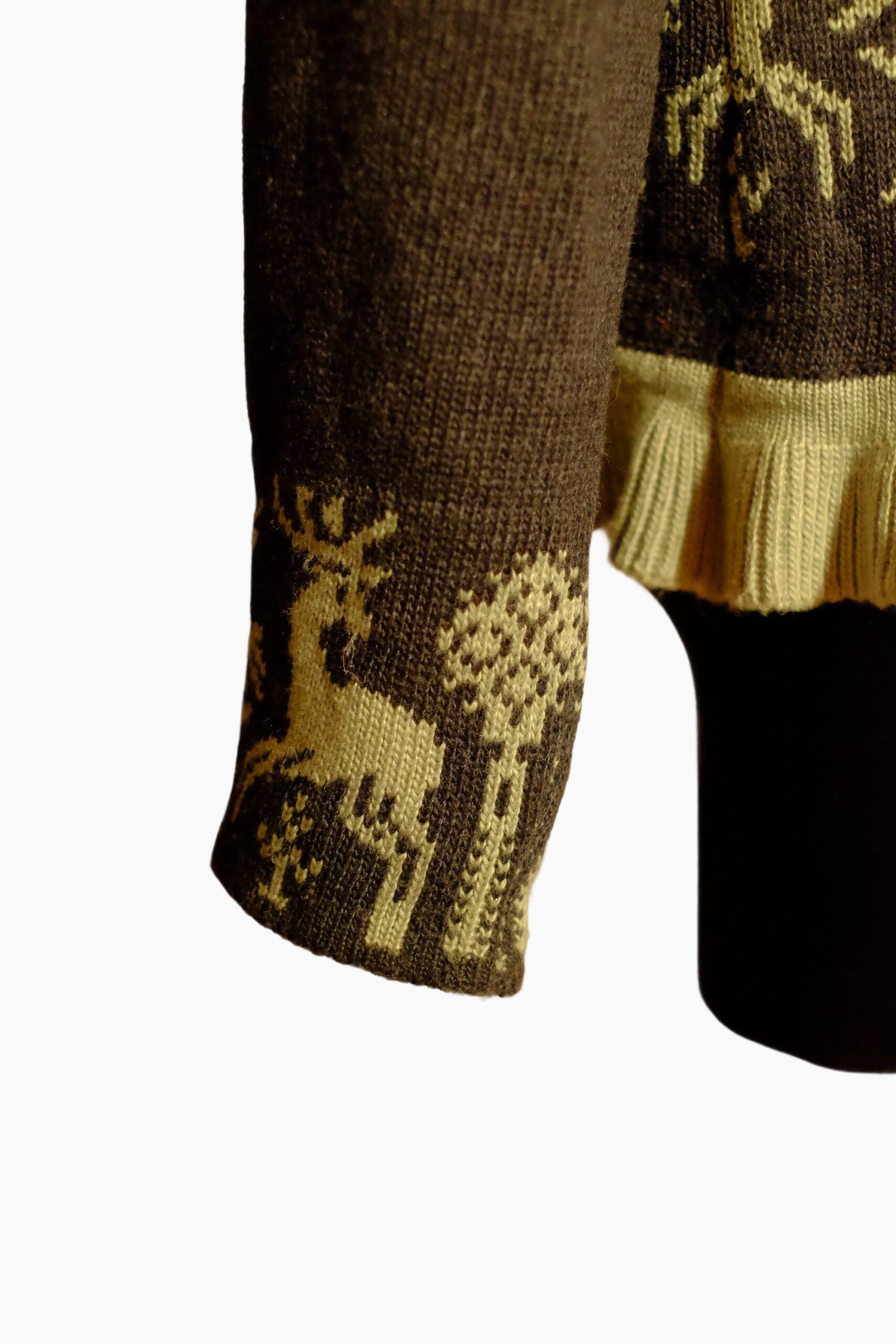 Cute Christmas Sweater: Vintage Festive Grey Green Reindeer Design Flared Collared Knitted Cardigan - Image 2