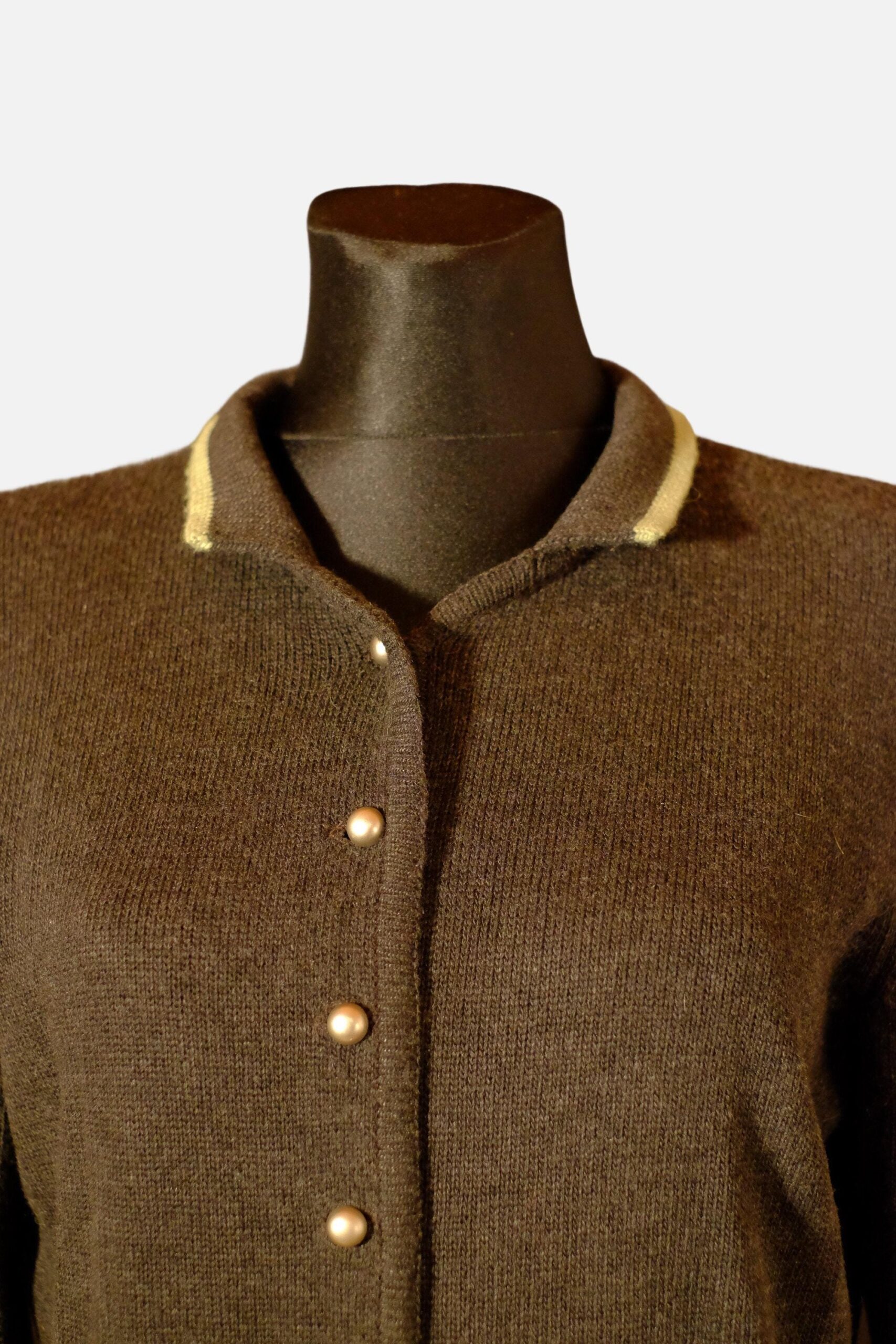 Cute Christmas Sweater: Vintage Festive Grey Green Reindeer Design Flared Collared Knitted Cardigan - Image 6