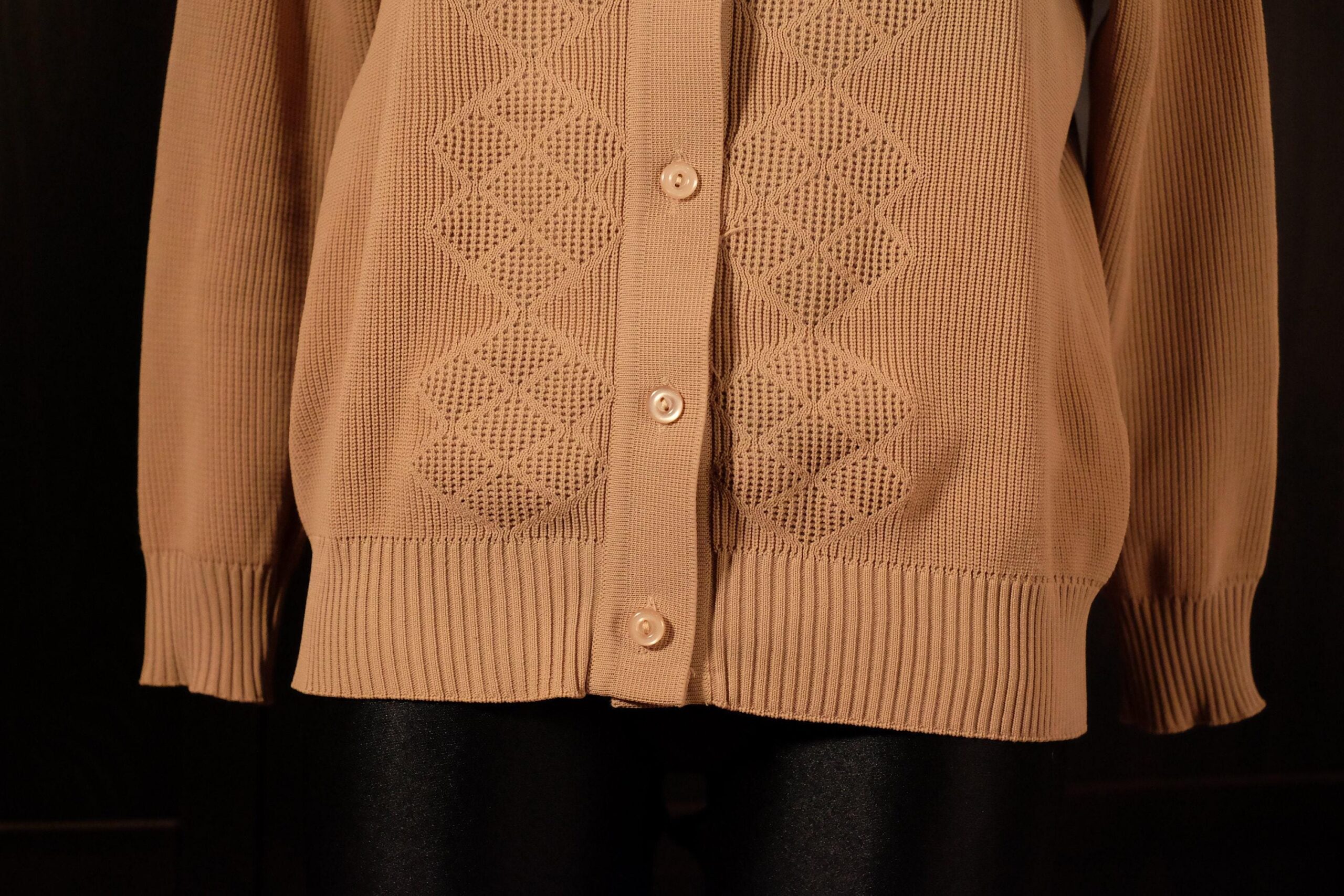 Vintage Light Brown Diamond Pattern Collared Crochet Cardigan - Image 7