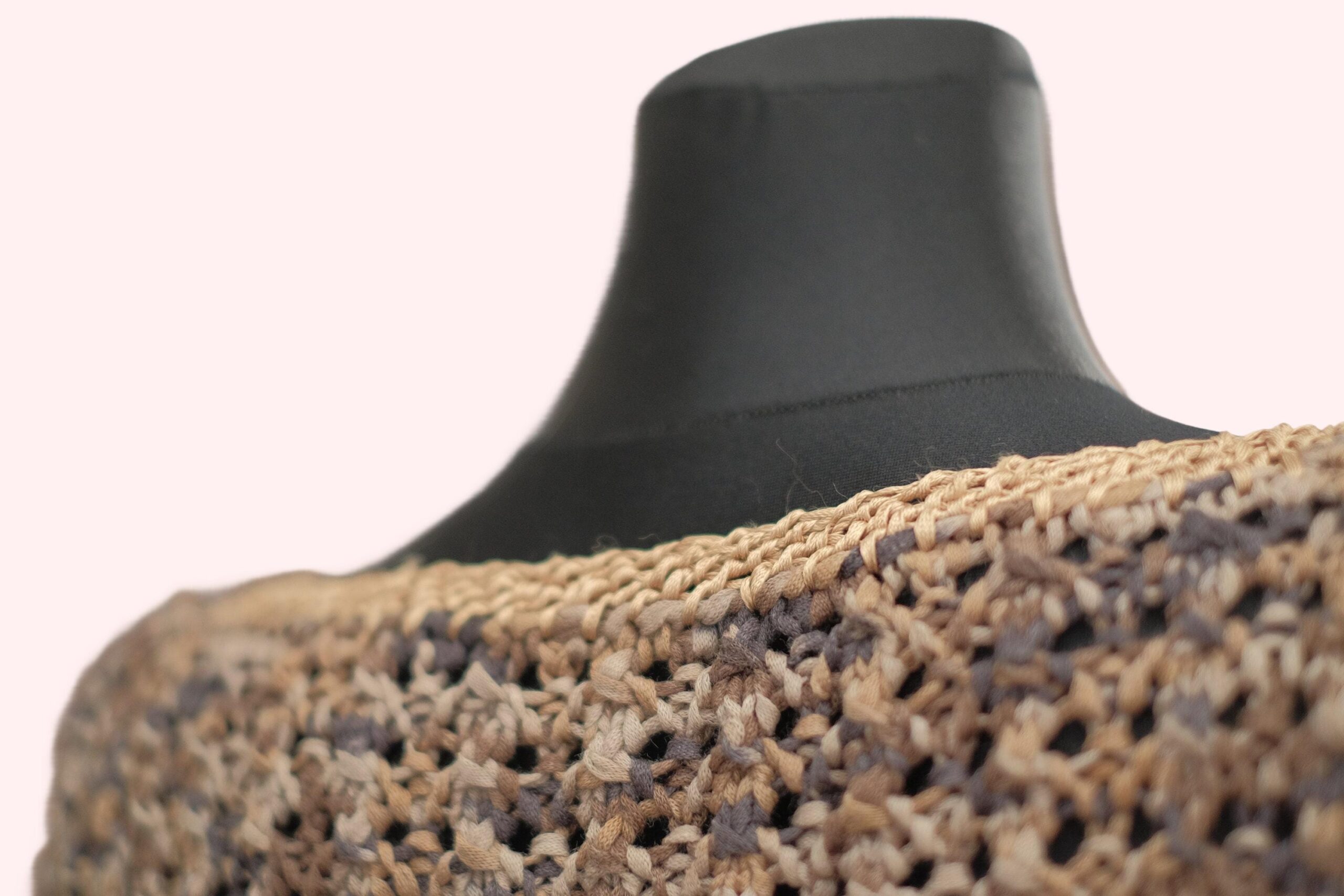 Vintage Tricoloured Textured Mid Sleeved U-Neck Crochet Sweater - Image 4
