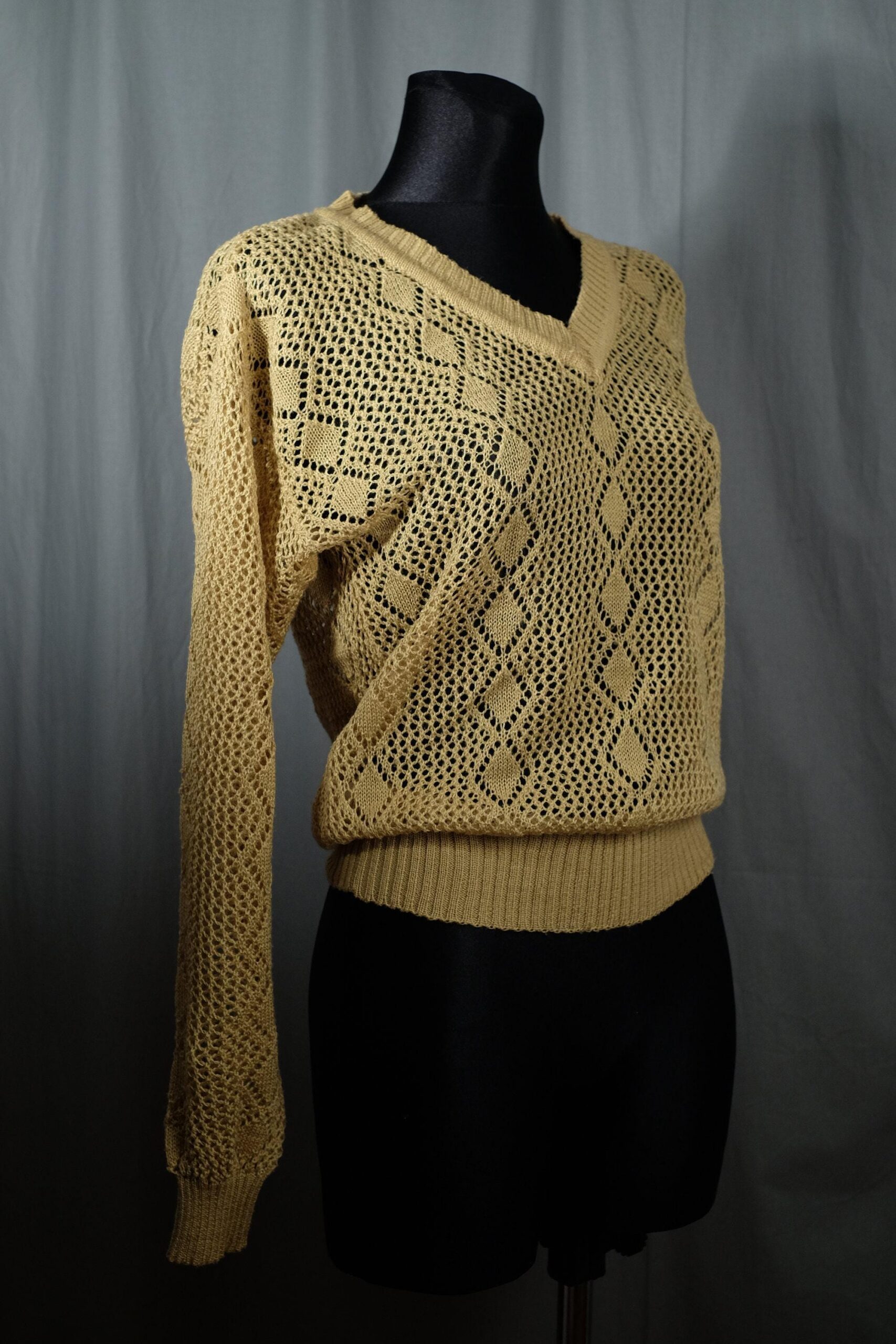 Vintage Gold Diamond Design V-Neck Crochet Sweater - Image 3