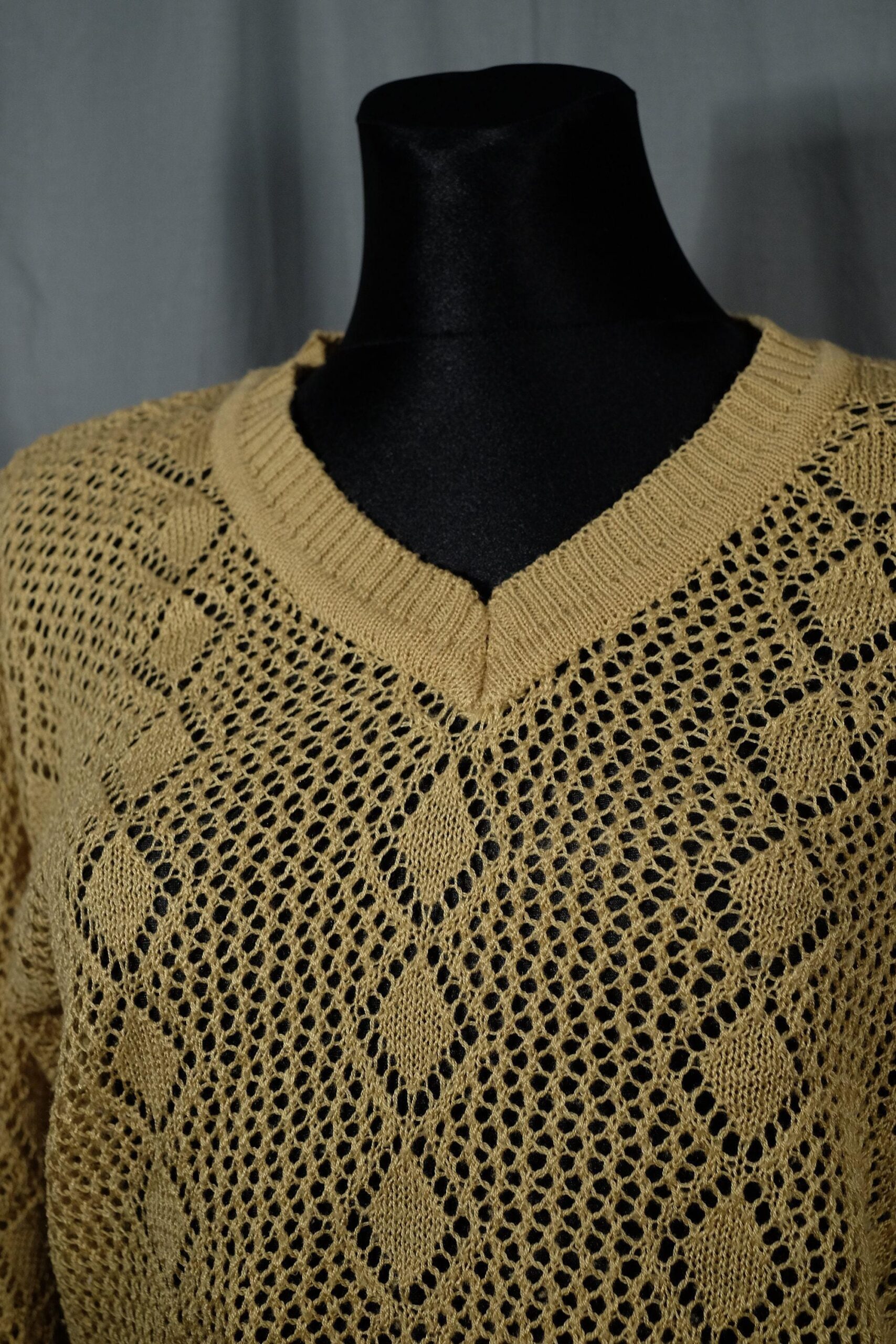 Vintage Gold Diamond Design V-Neck Crochet Sweater - Image 5