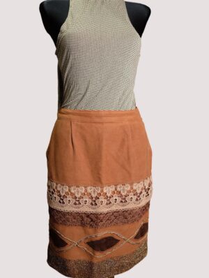 Very Unique Nicely Tailored Vintage Pencil Mini Skirt In Caramel Brown with Lace and Embroidery Size S