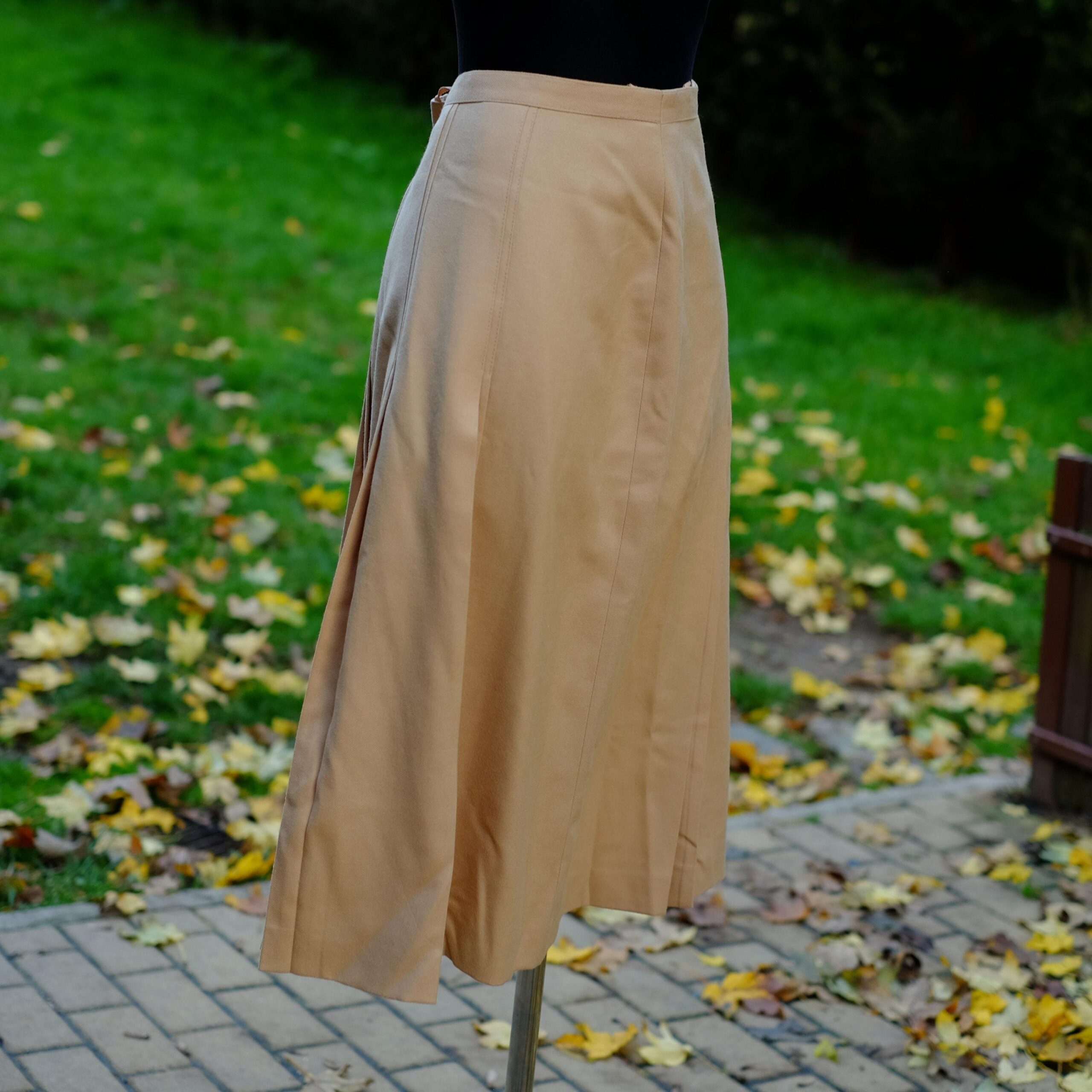 Vintage Beige Wool Pleated Skirt - Image 3