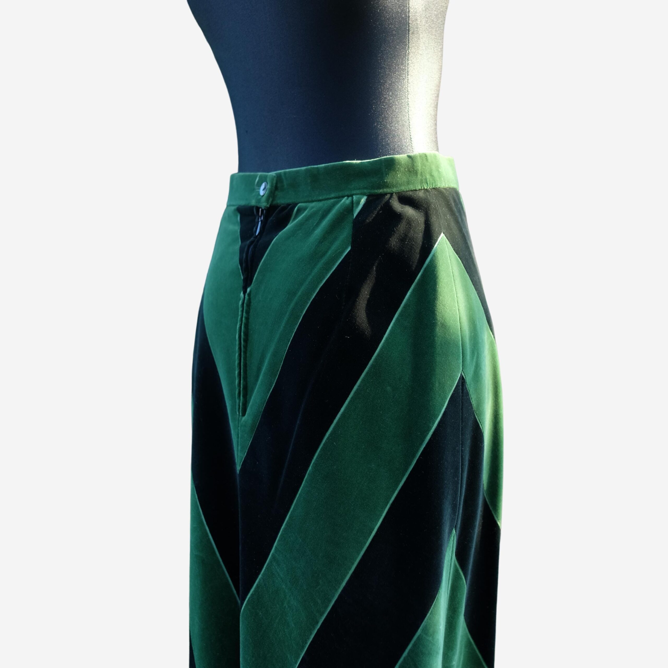 Vintage 70s Velvet Maxi Skirt in Emerald Green and Black by Niedieck, size S/M, Christmas, New Year's Eve Outfit, Luxurious Skirt - Image 3