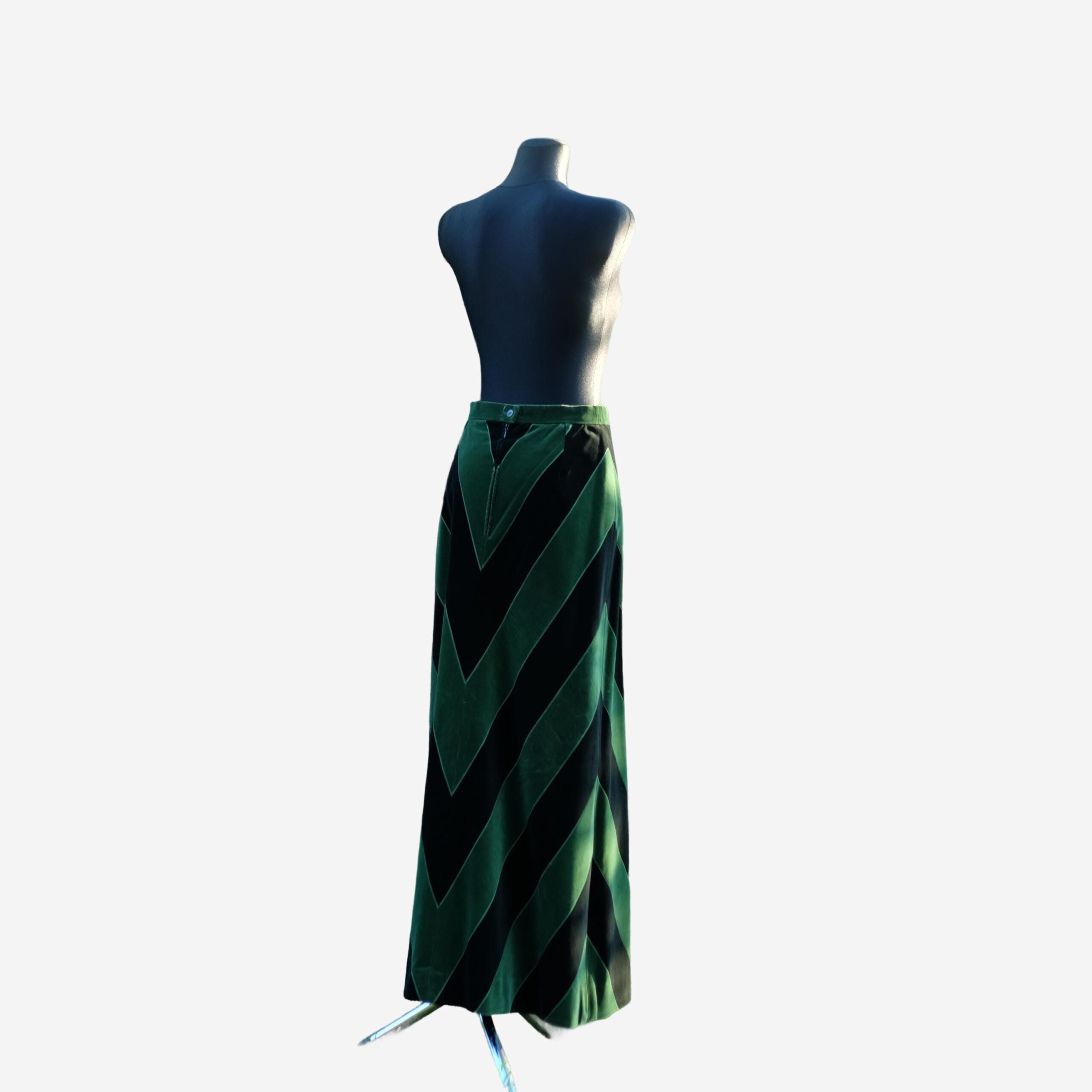 Vintage 70s Velvet Maxi Skirt in Emerald Green and Black by Niedieck, size S/M, Christmas, New Year's Eve Outfit, Luxurious Skirt - Image 4