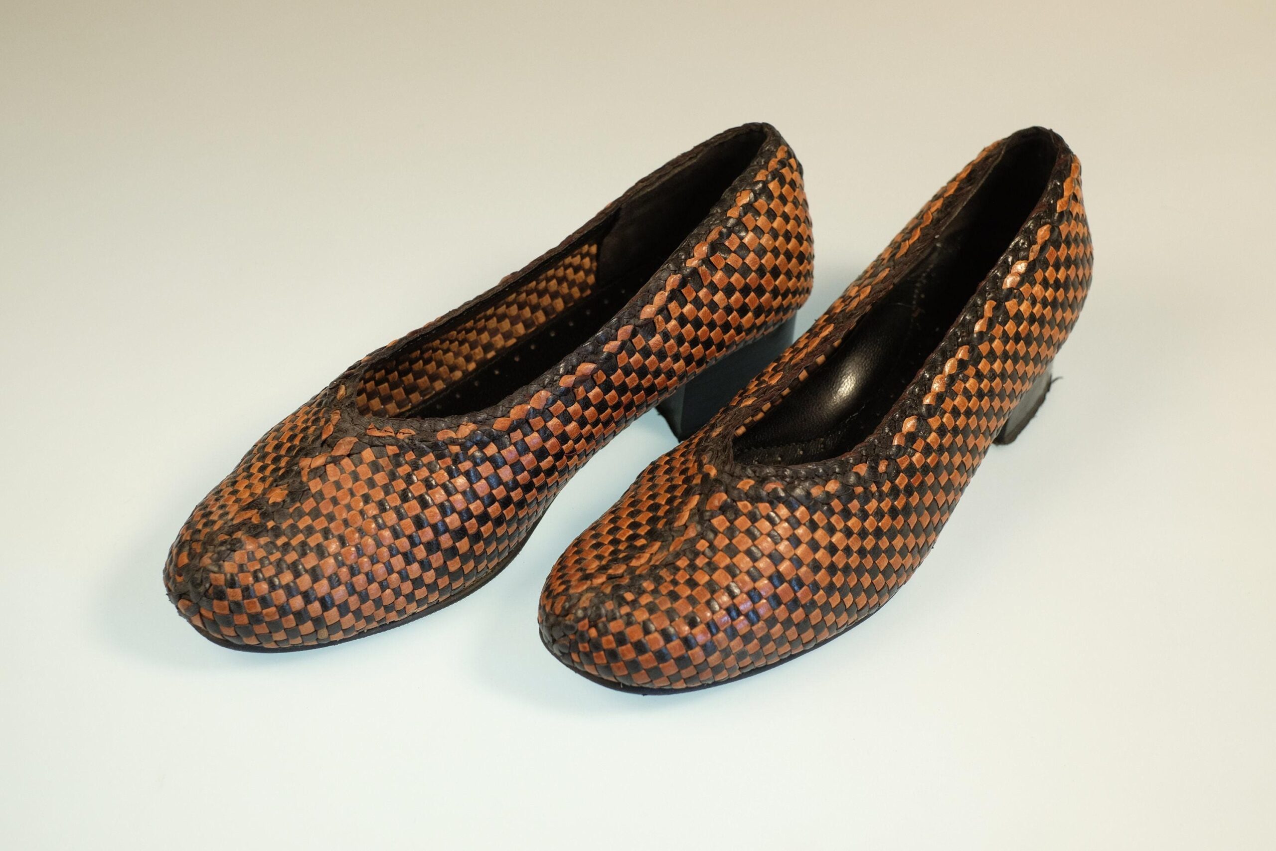 Vintage Woven Braided Leather Black / Brown Shoes SIZE 38 - Image 2
