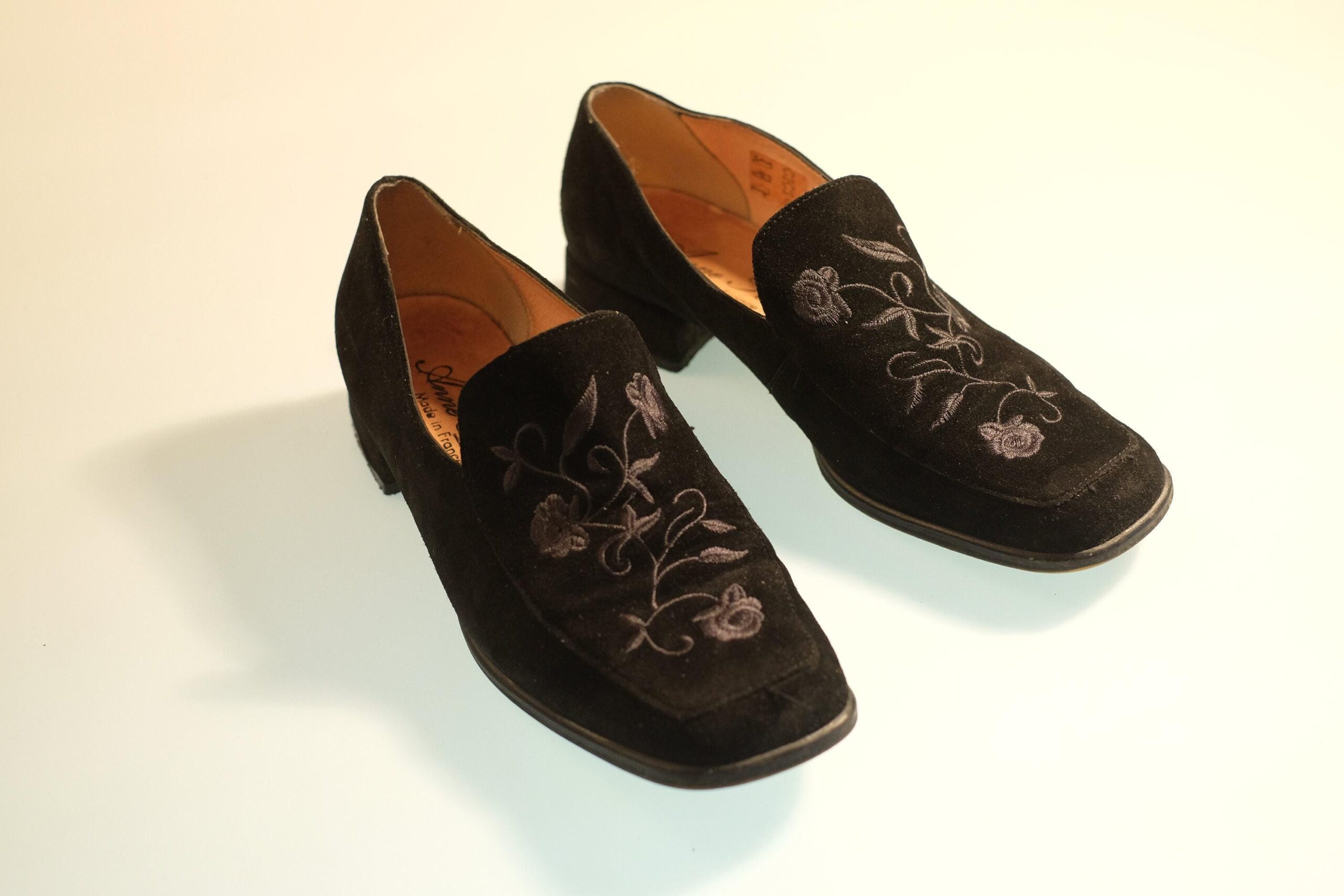 Black Vintage Velvet Moccasins/Loafers with Floral Embroidery SIZE 39 Brand Anne Flavie - Image 2
