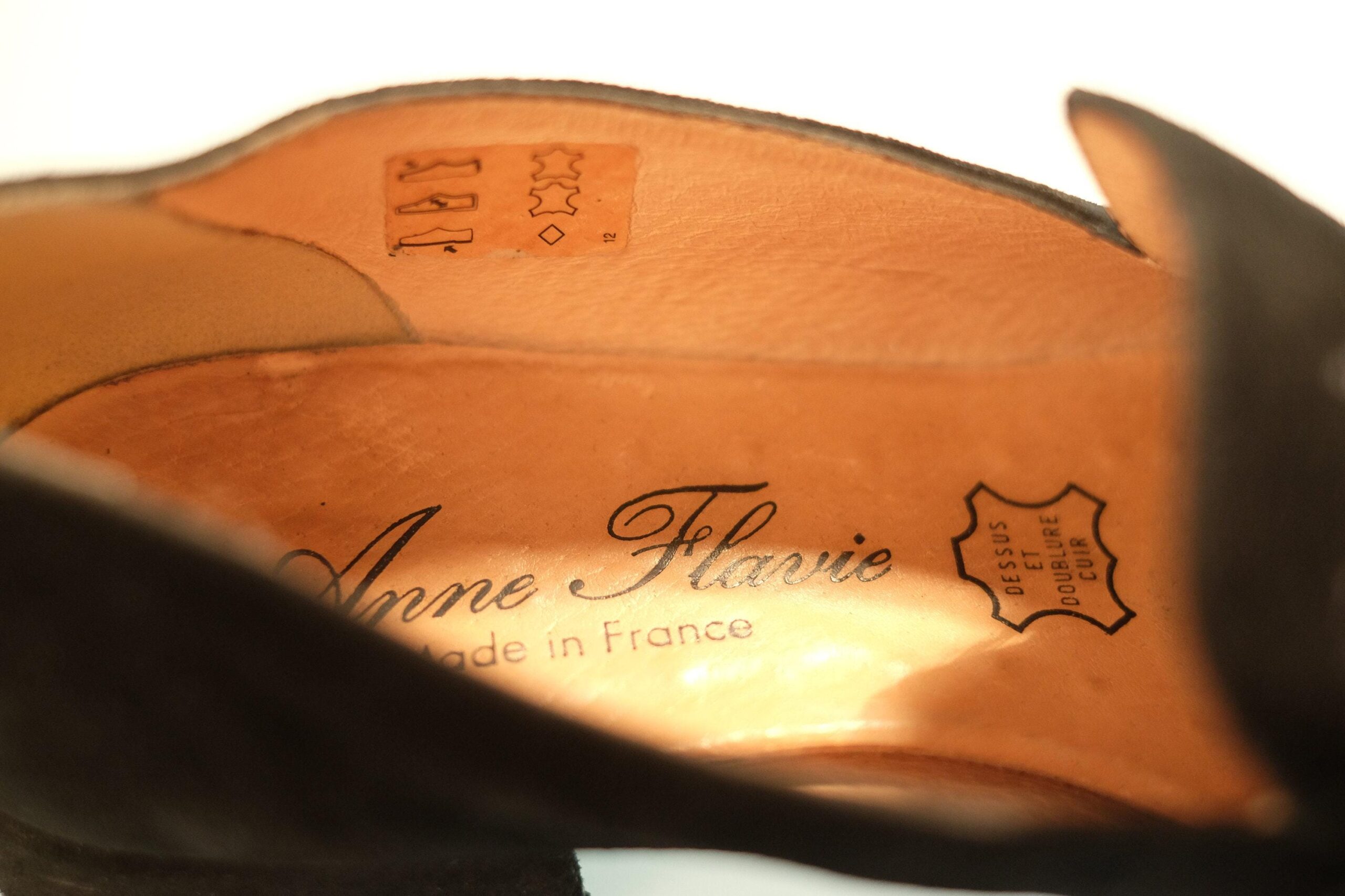 Black Vintage Velvet Moccasins/Loafers with Floral Embroidery SIZE 39 Brand Anne Flavie - Image 3