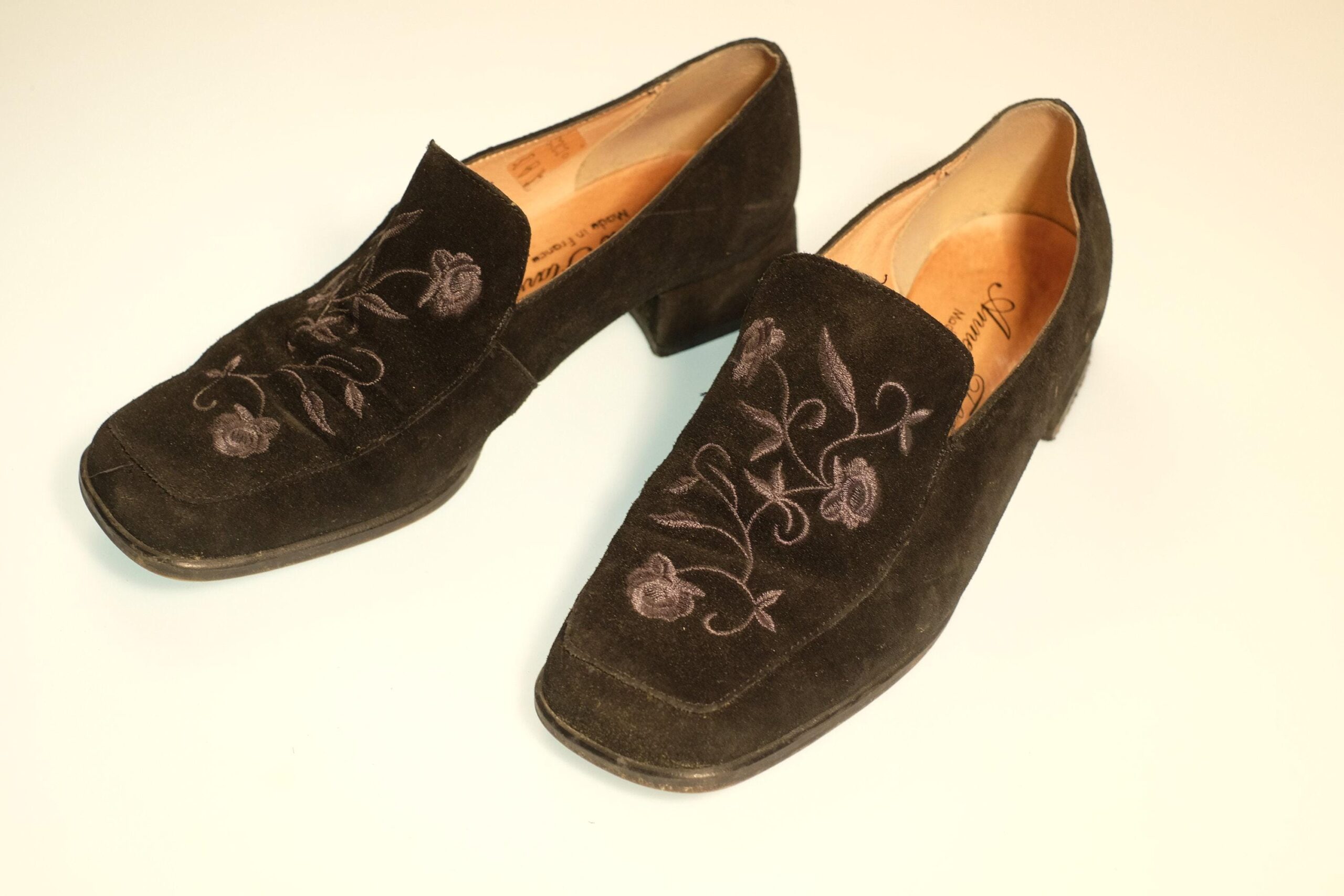Black Vintage Velvet Moccasins/Loafers with Floral Embroidery SIZE 39 Brand Anne Flavie - Image 4