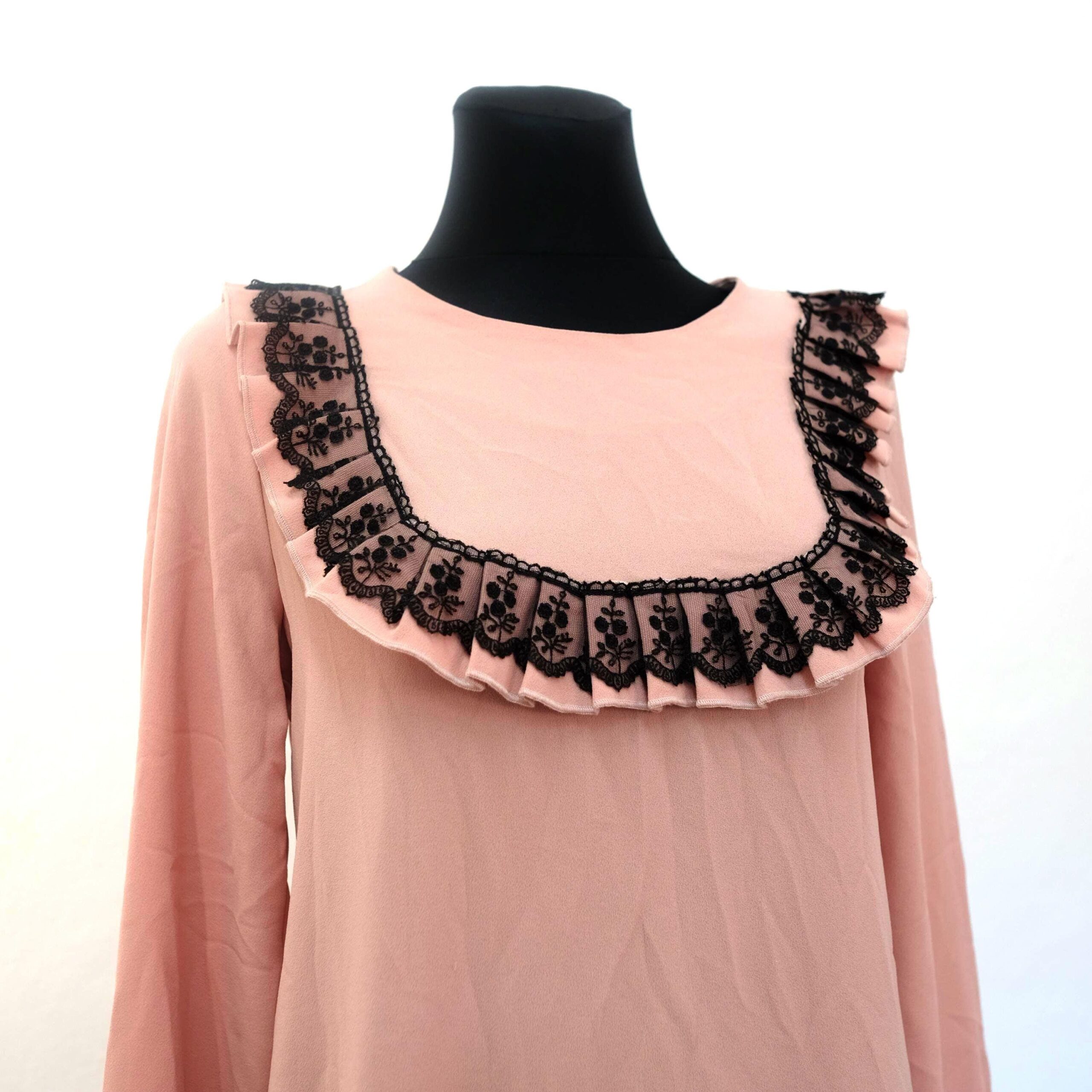 1970s Vintage Whimsical Pink Dress with Black Lace Ruffled Collar - Image 3