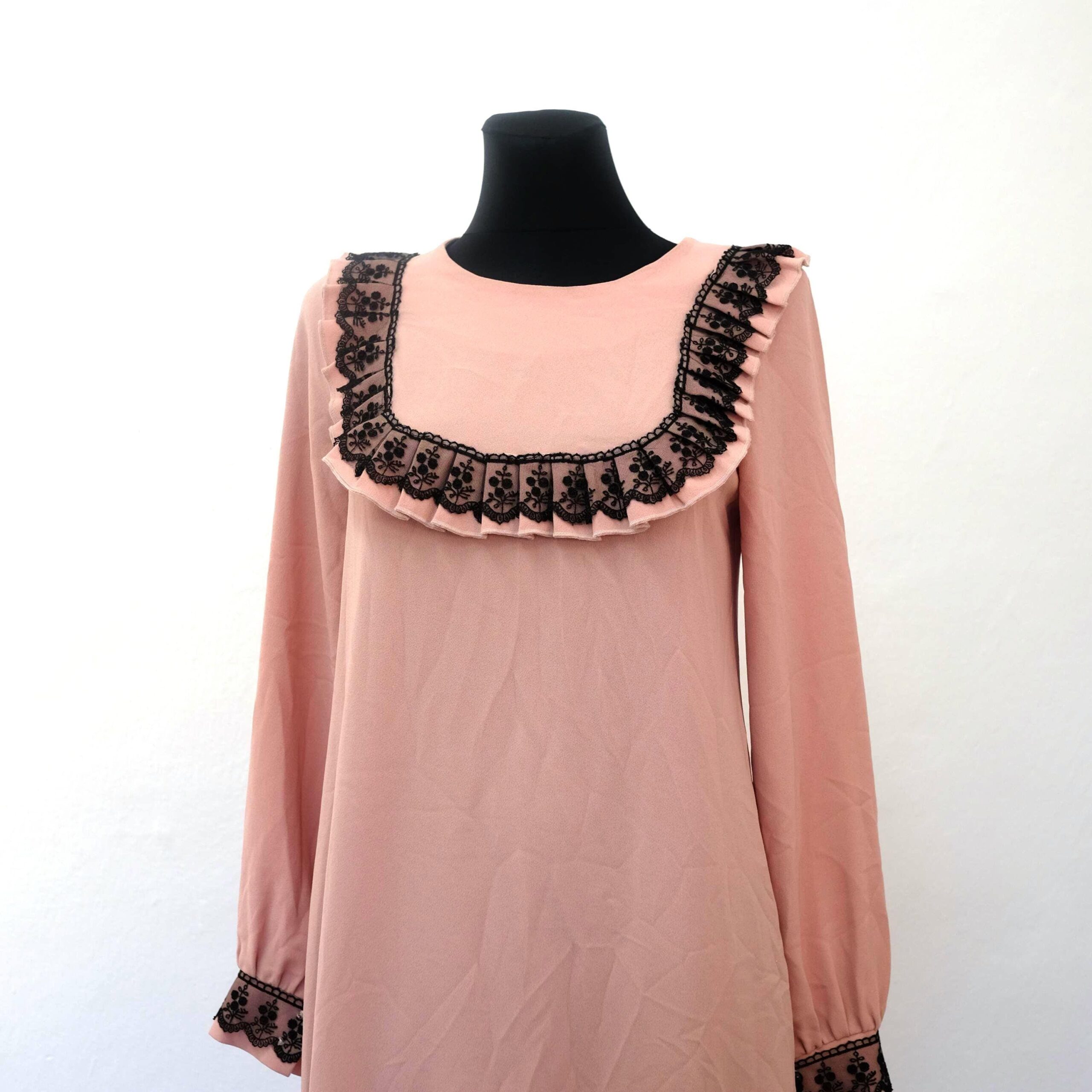 1970s Vintage Whimsical Pink Dress with Black Lace Ruffled Collar - Image 6