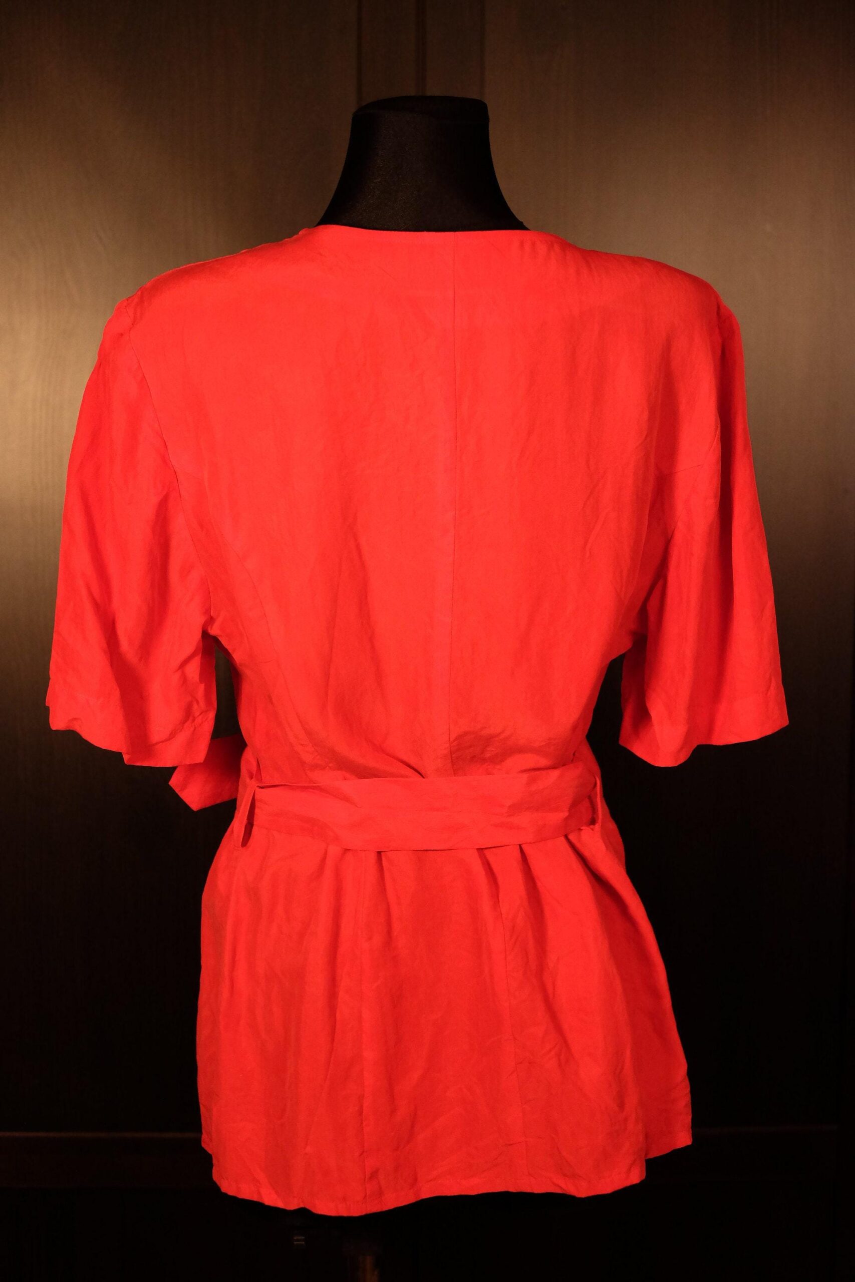 80s/90s Vintage Red Blouse with Short Sleeves and Belt - Image 4