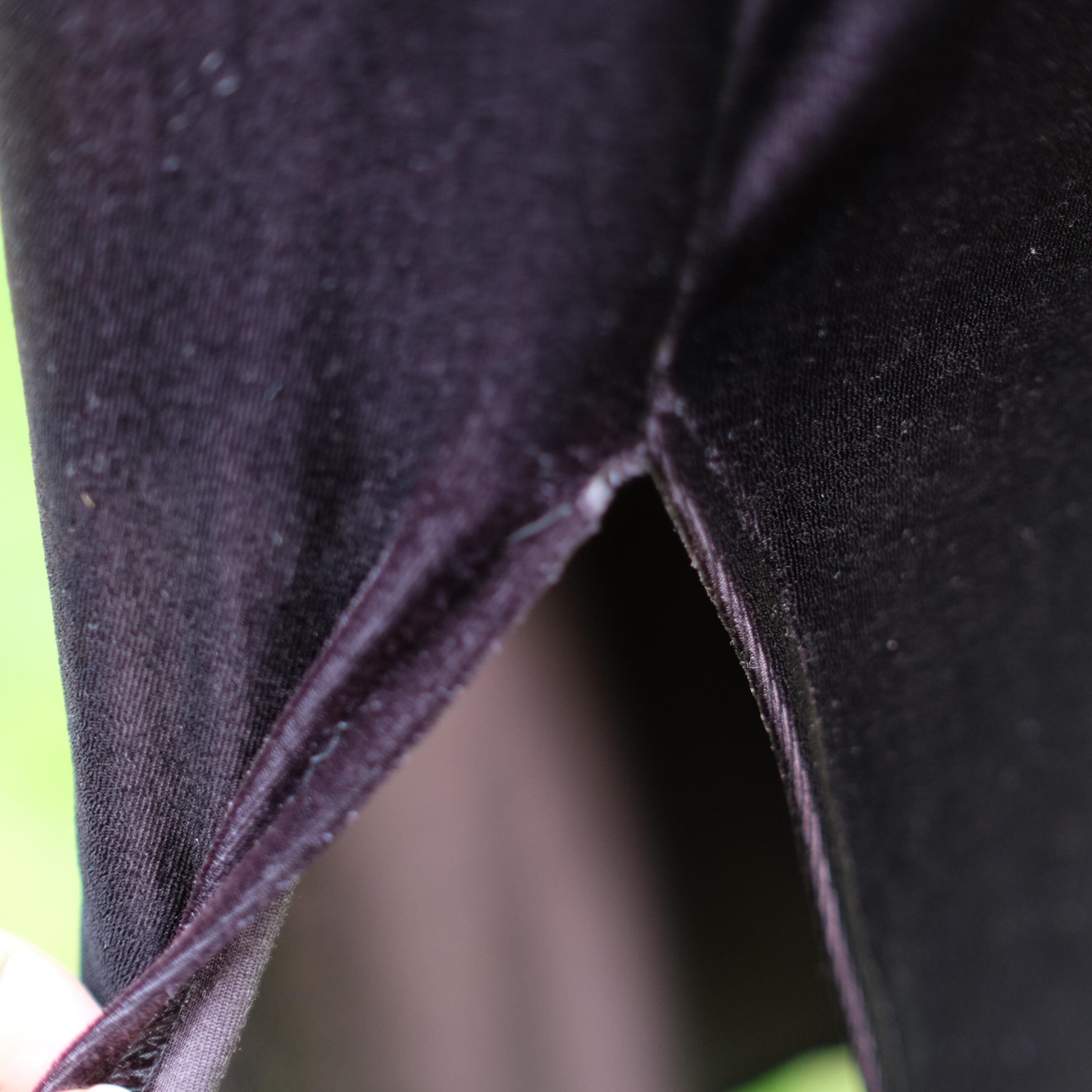 80s Vintage Velvet Prom Dress in Black And Gold, size L - Image 8