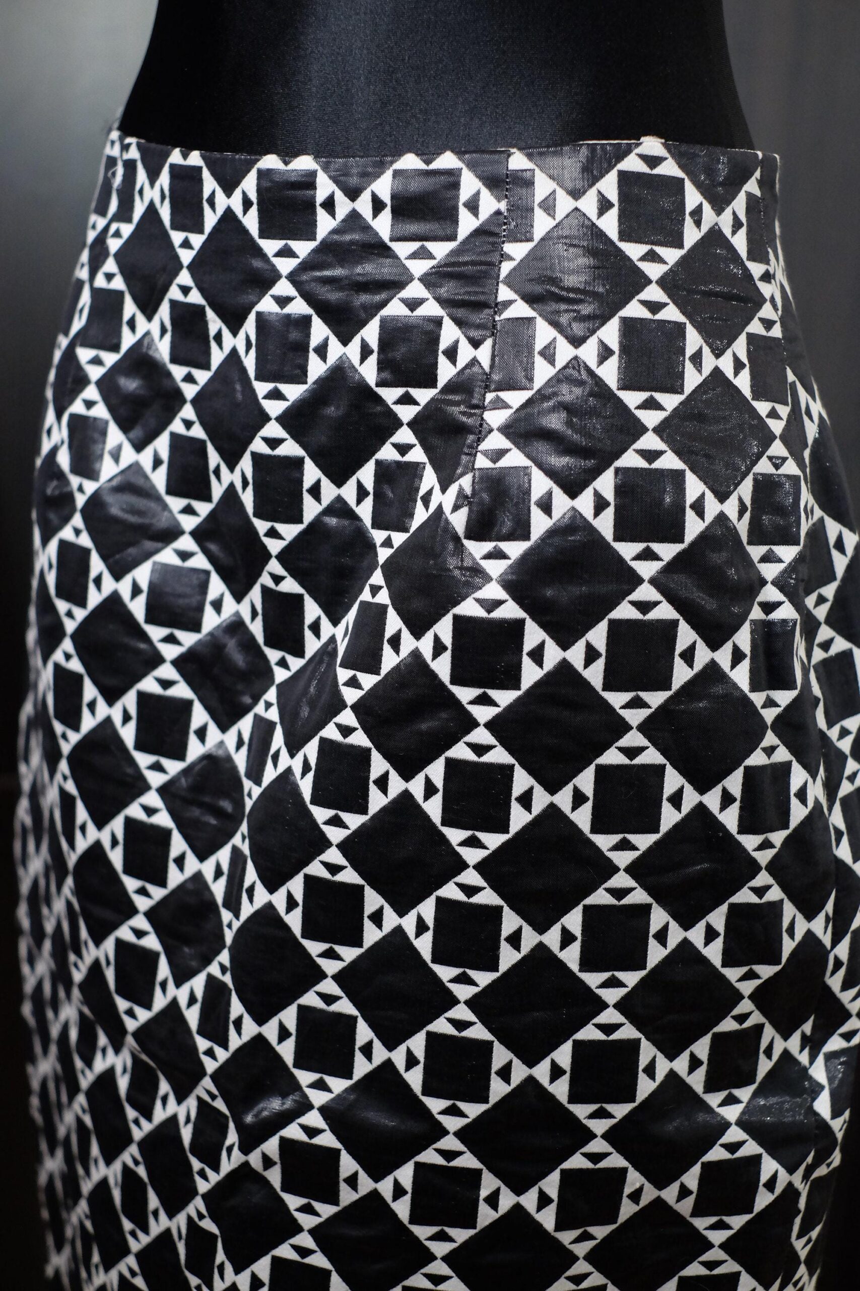 Vintage 80s Geometrical Black and White Pencil Skirt - Image 6