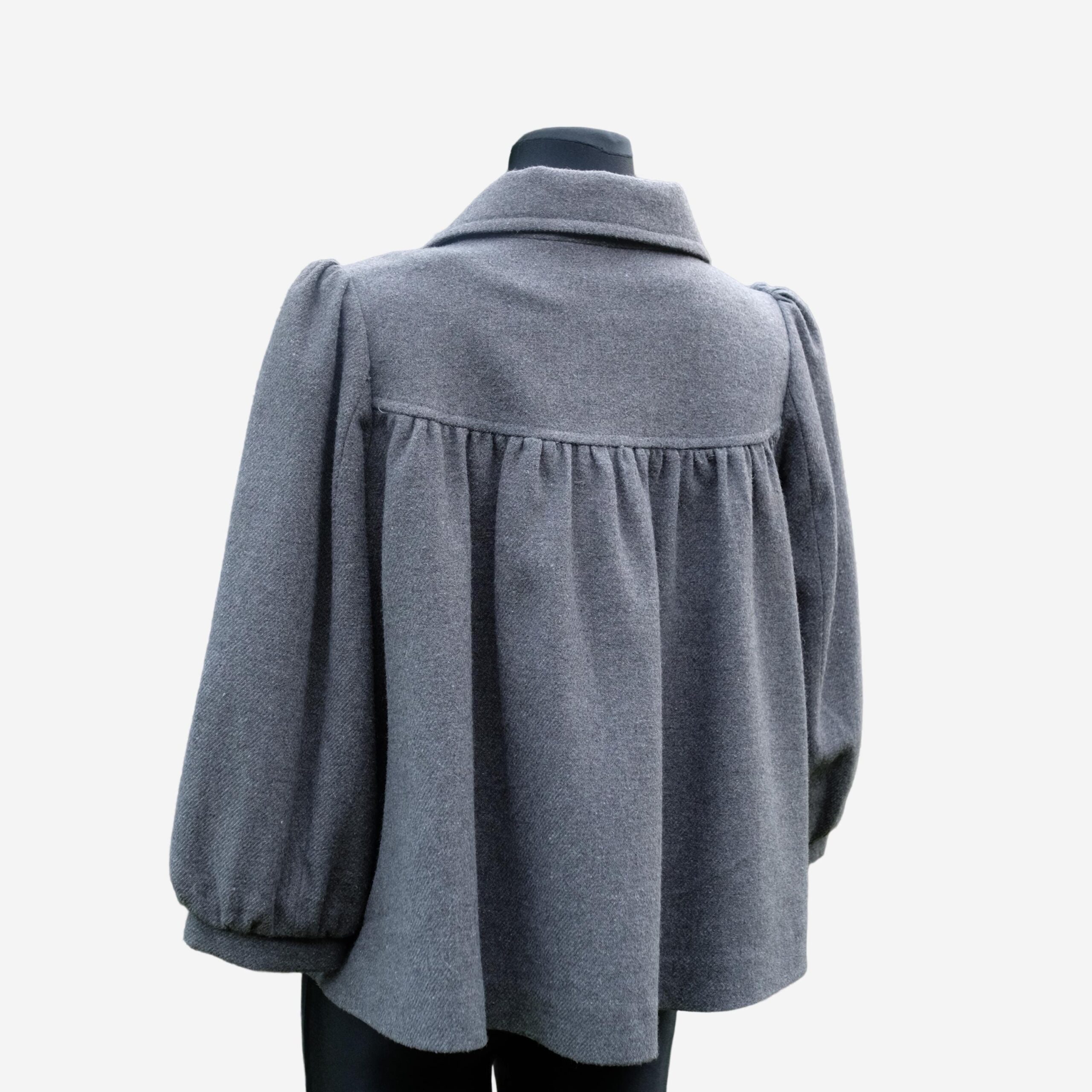 Vintage Women's Gray Cape Coat - Image 7