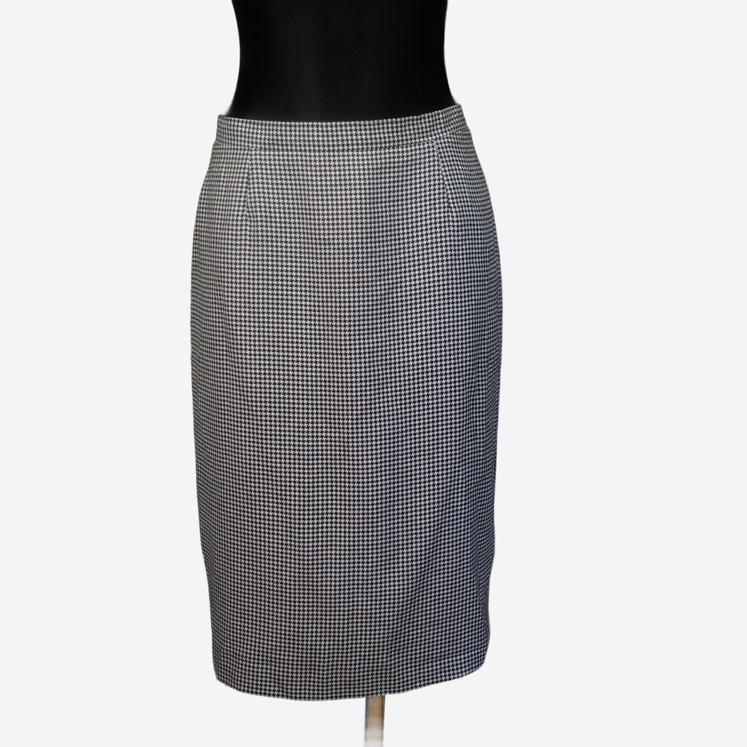 Vintage Houndstooth Pencil Skirt in Black and White - Image 3