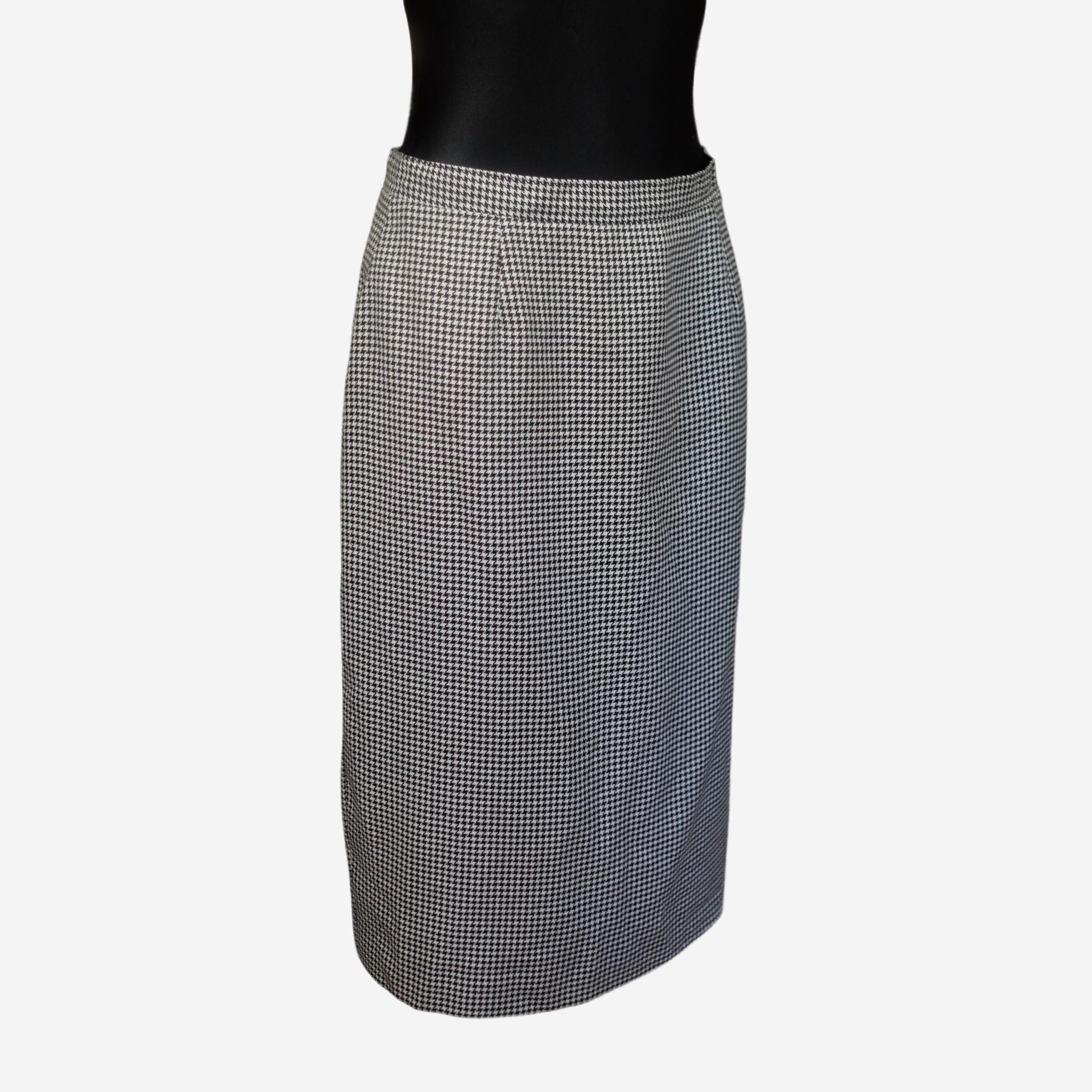 Vintage Houndstooth Pencil Skirt in Black and White - Image 8