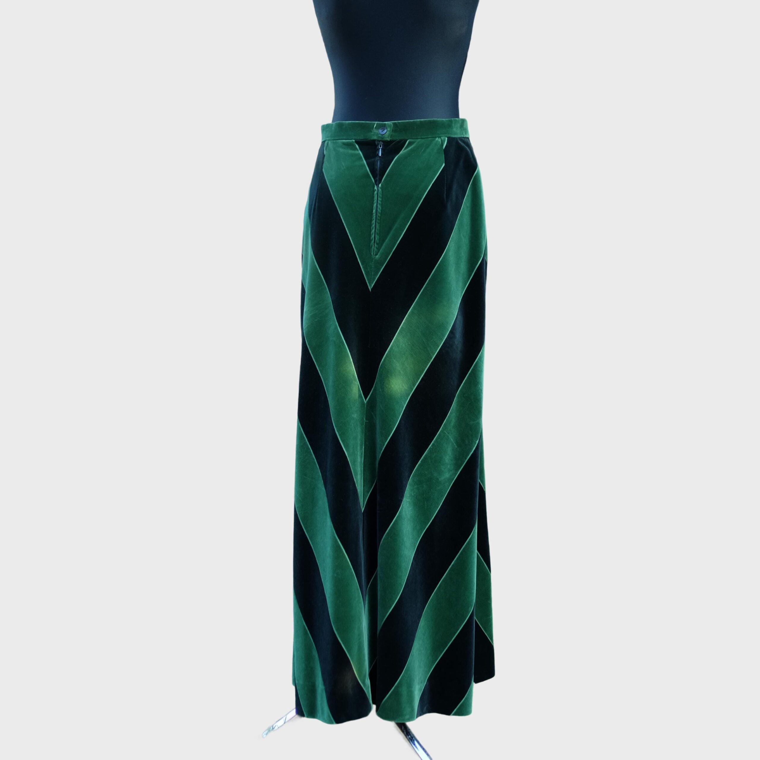 Vintage 70s Velvet Maxi Skirt in Emerald Green and Black by Niedieck, size S/M, Christmas, New Year's Eve Outfit, Luxurious Skirt - Image 6