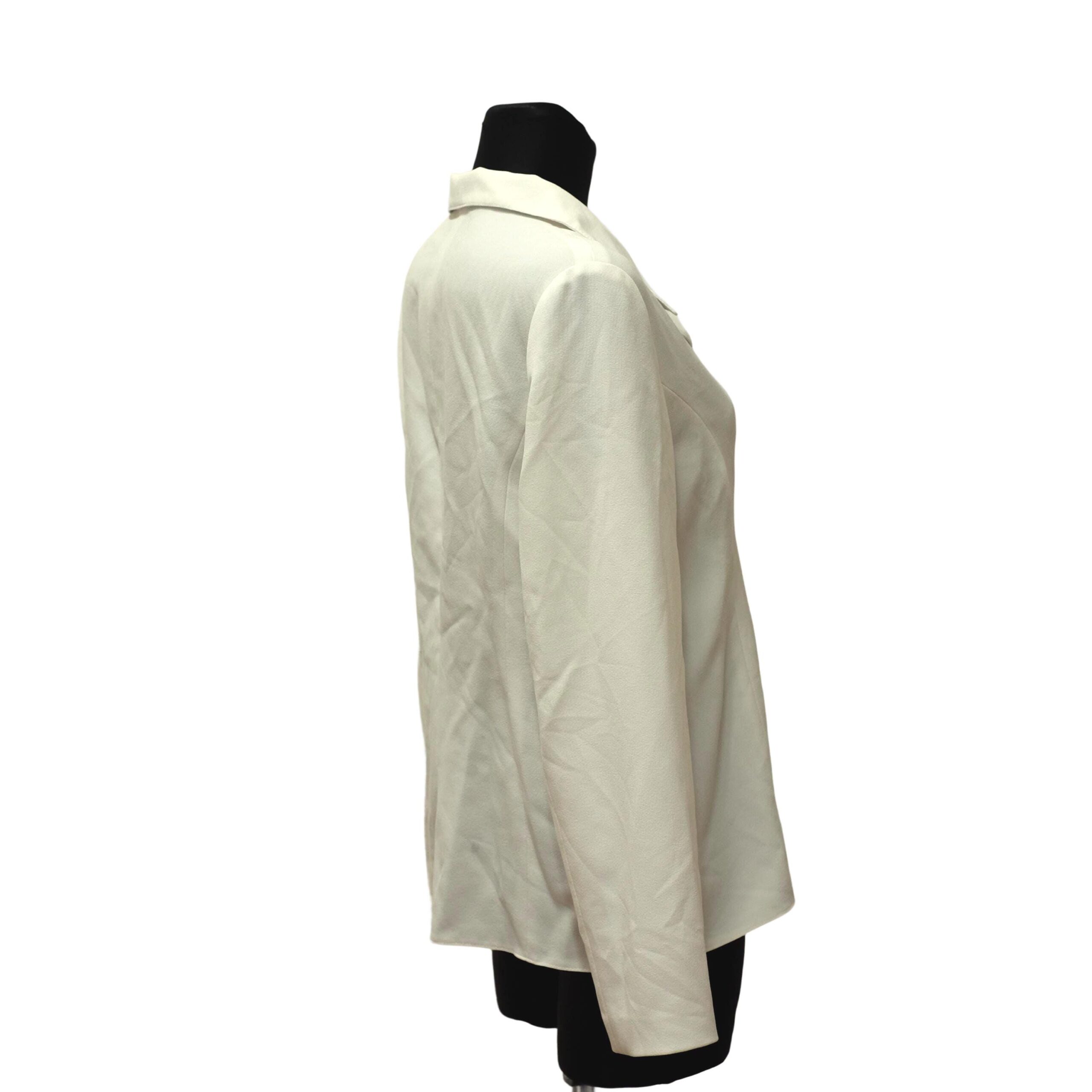 Vintage White Simple Blazer with Golden Buttons - Image 9