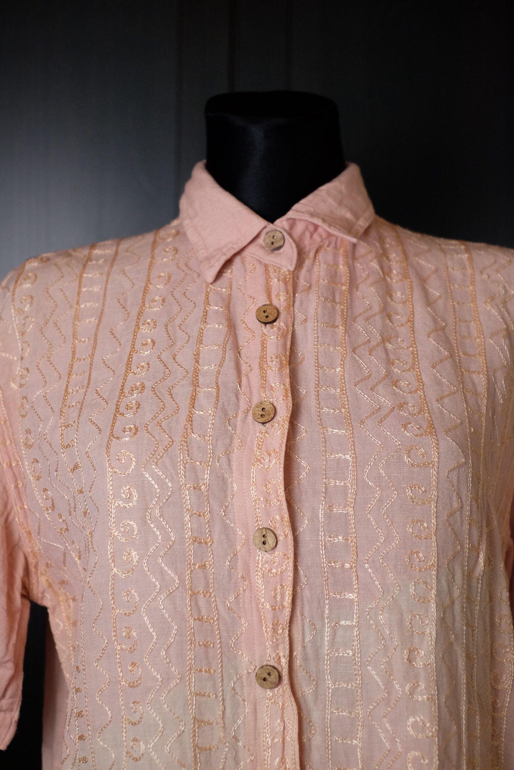 Vintage Embroidered Blouse in Peach Colour with Short Sleeves - Image 3