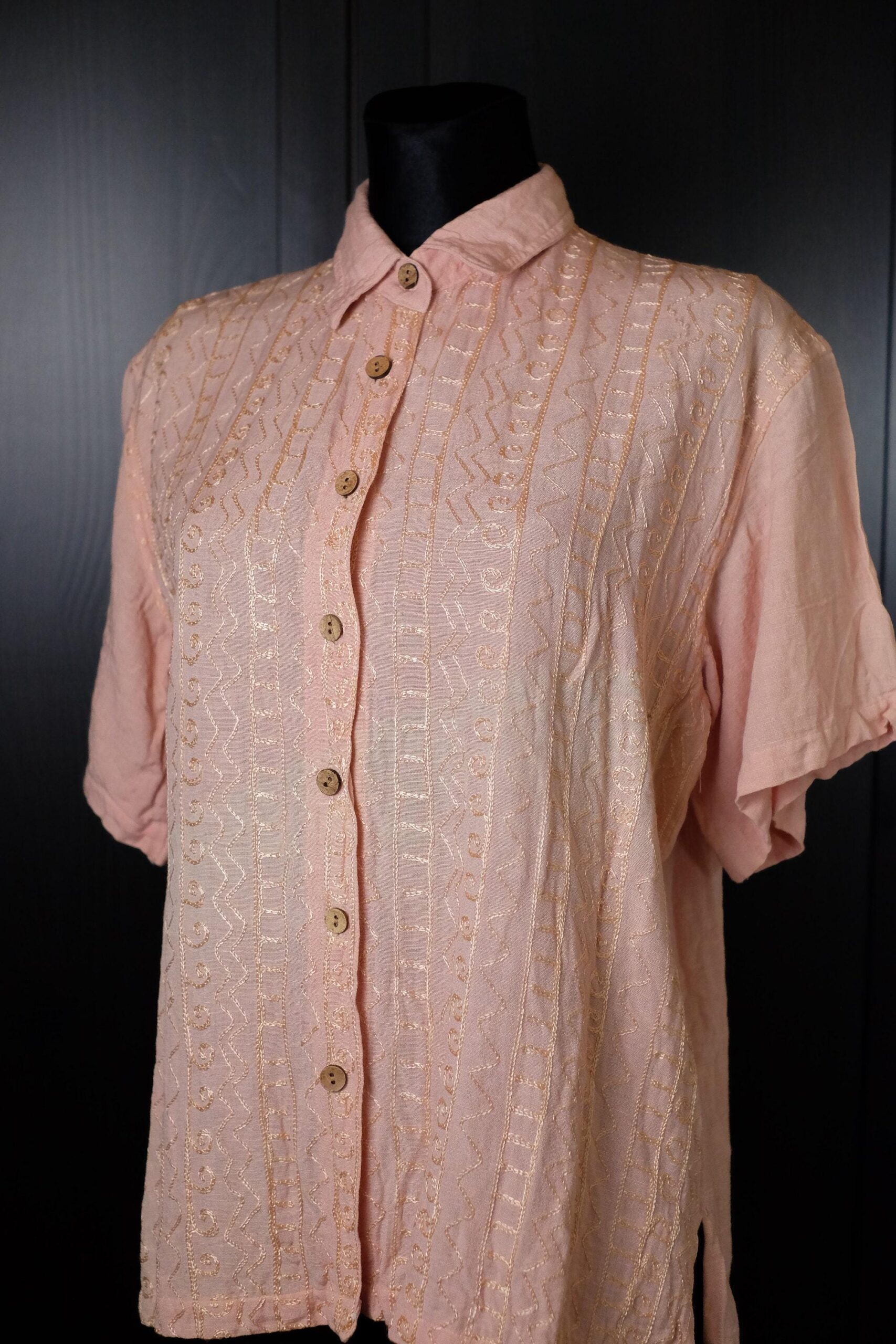 Vintage Embroidered Blouse in Peach Colour with Short Sleeves - Image 4
