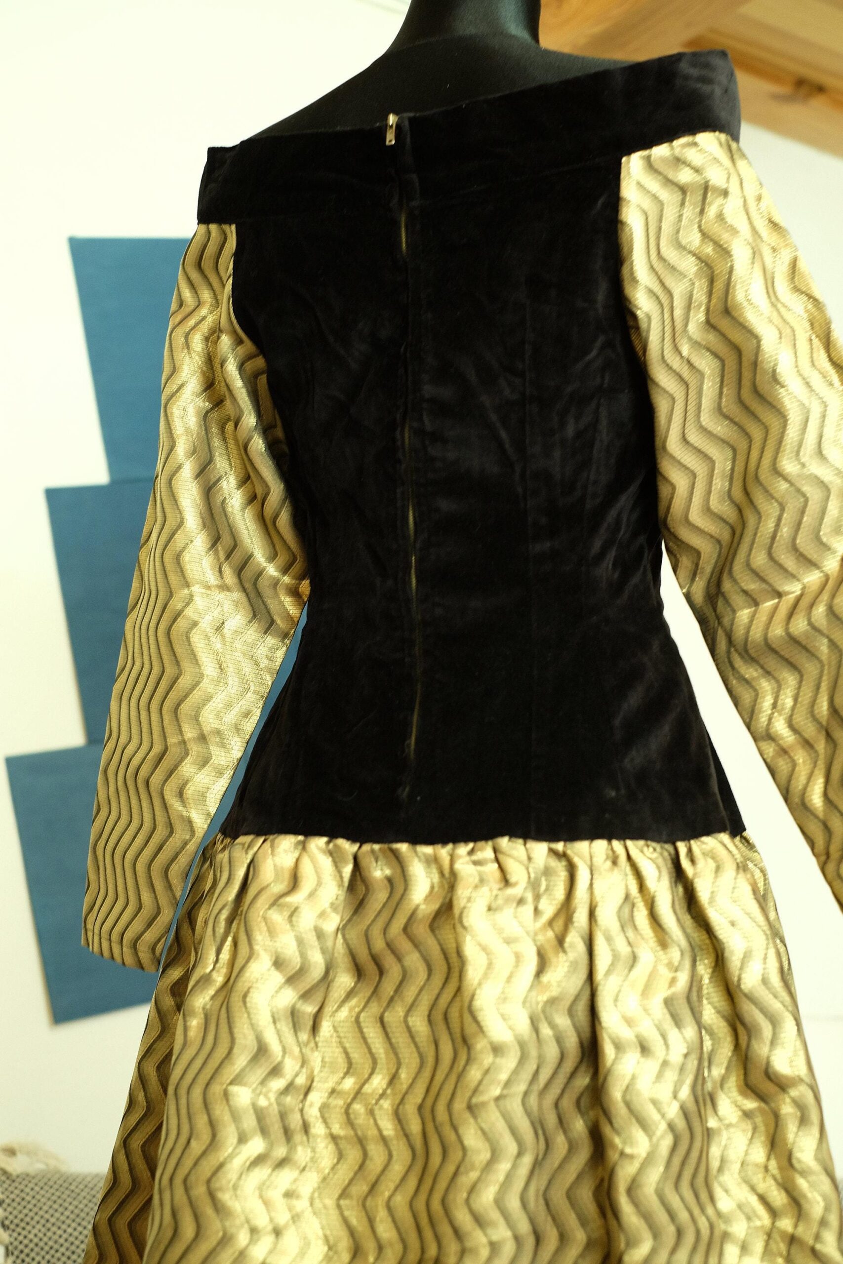80s Vintage Prom Dress in Black and Gold - Image 6