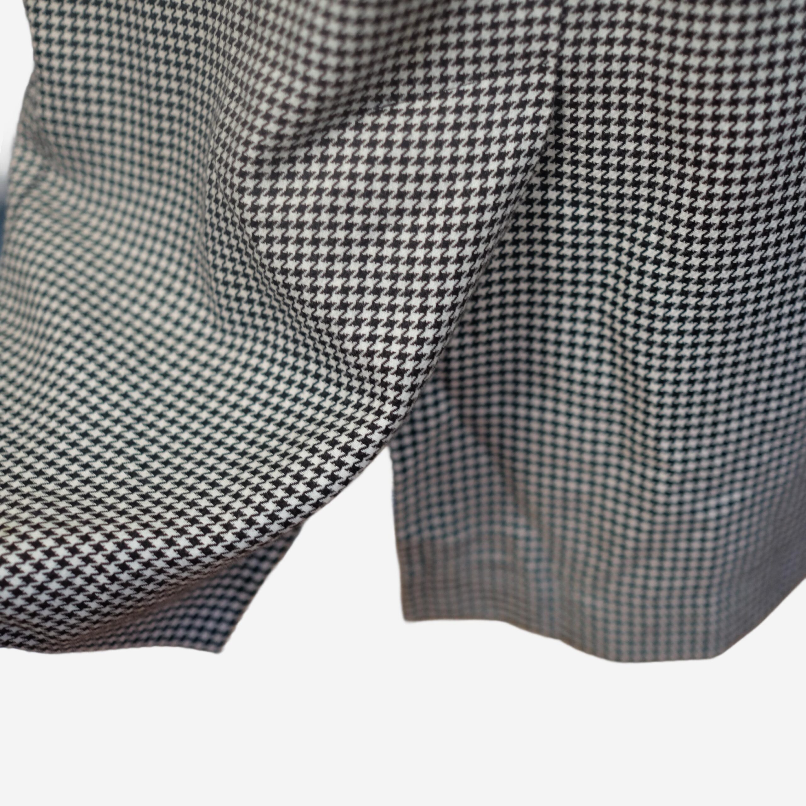 Vintage Houndstooth Pencil Skirt in Black and White - Image 9
