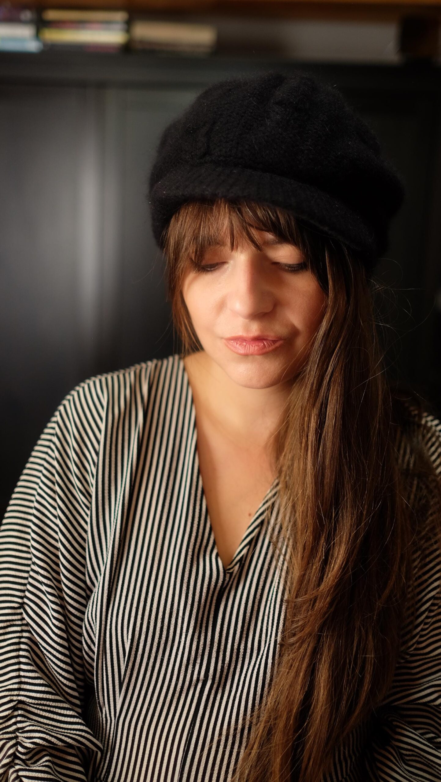 Vintage Black Knit Newsboy Cap: Slouchy Y2K Cabbie Hat - Image 4