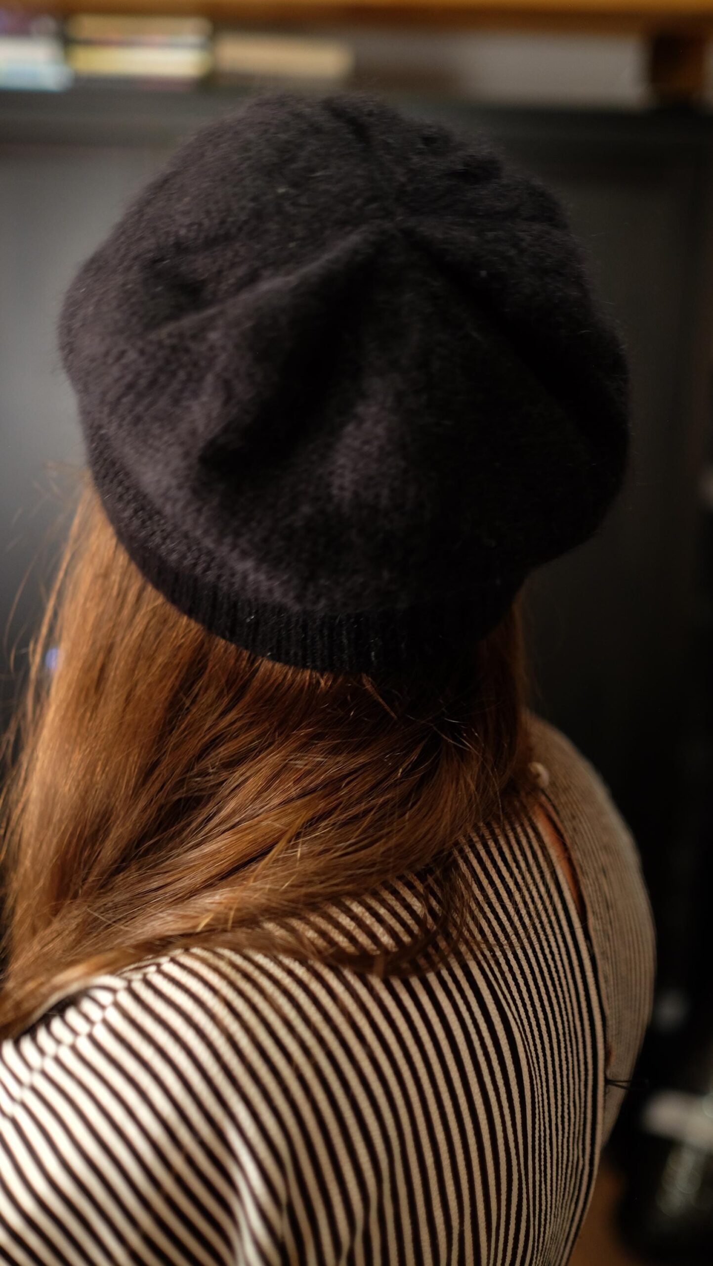Vintage Black Knit Newsboy Cap: Slouchy Y2K Cabbie Hat - Image 7