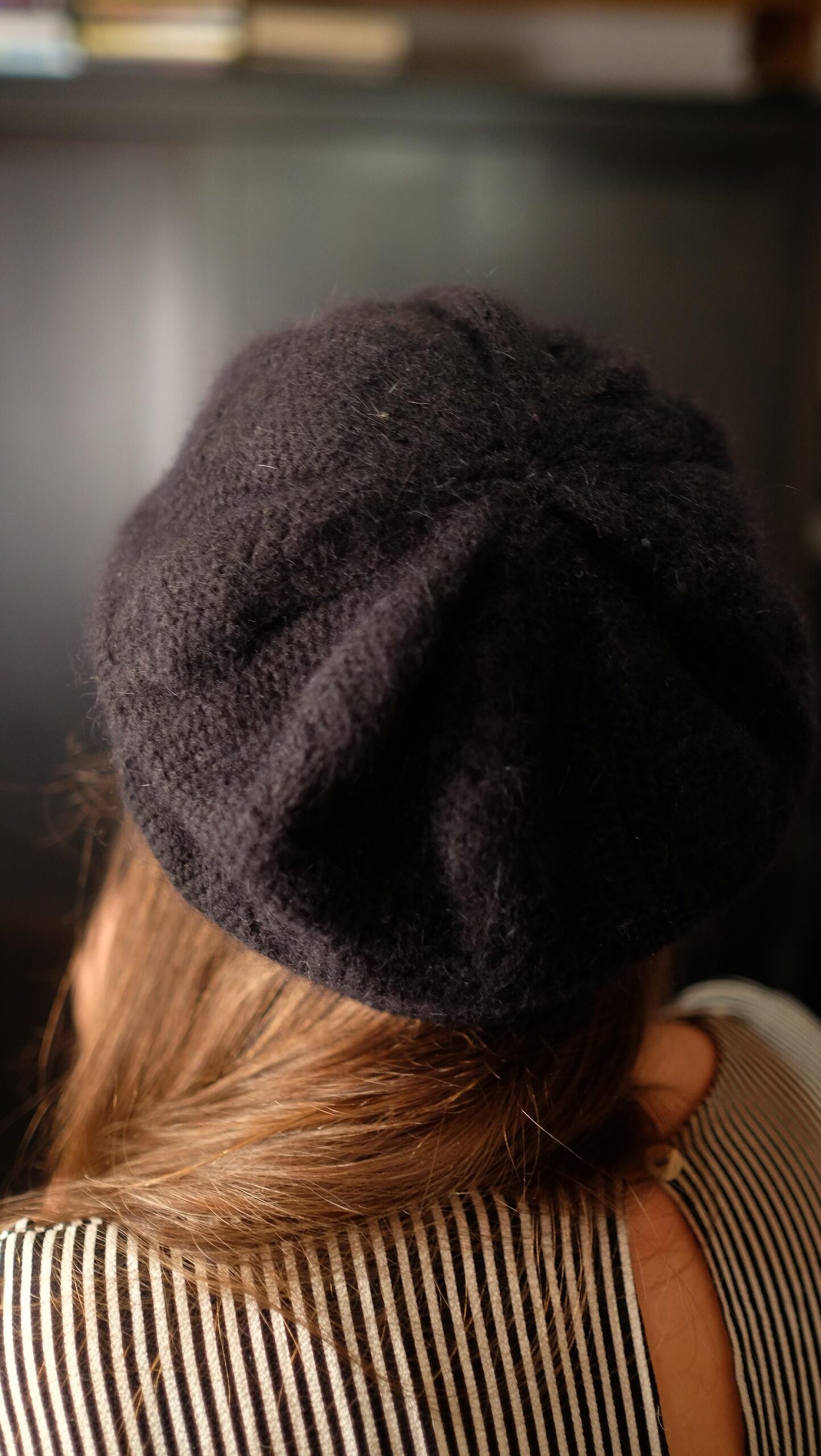 Vintage Black Knit Newsboy Cap: Slouchy Y2K Cabbie Hat - Image 2