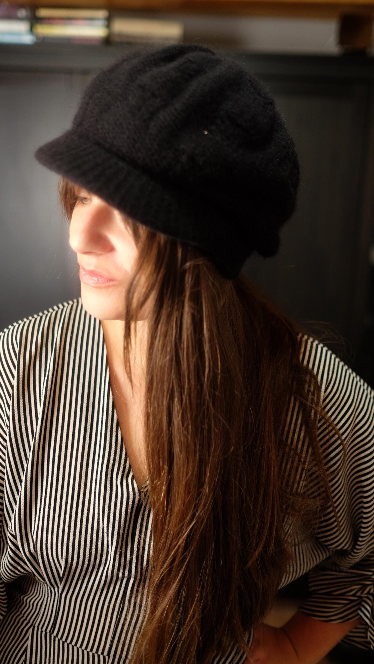 Vintage Black Knit Newsboy Cap: Slouchy Y2K Cabbie Hat - Image 9