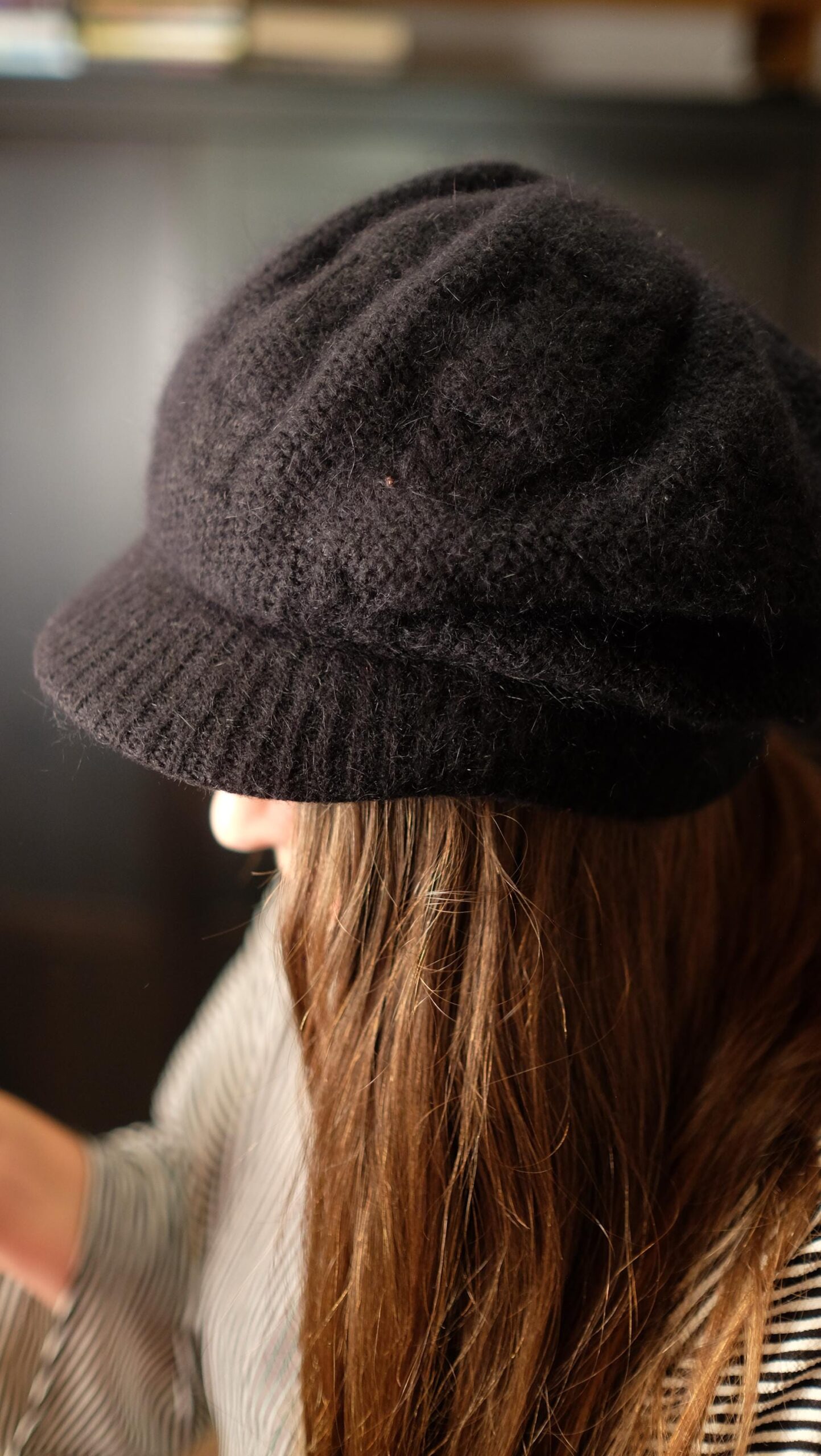 Vintage Black Knit Newsboy Cap: Slouchy Y2K Cabbie Hat - Image 3